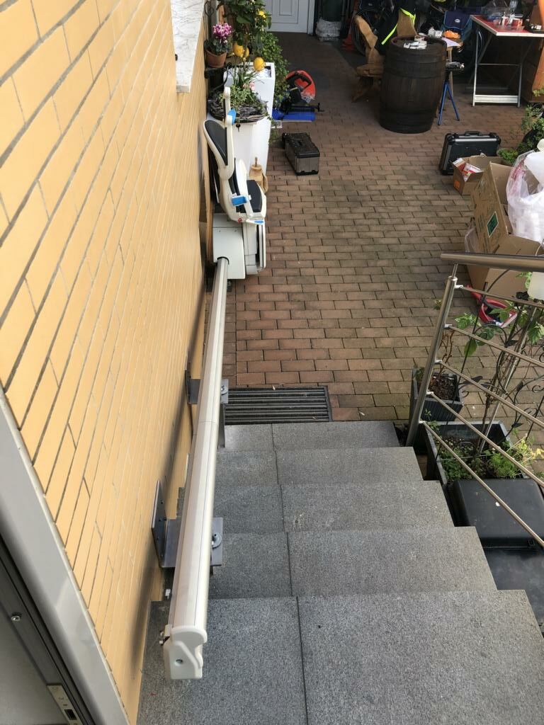 FITAL Treppenlifte - Treppenlift außen gerade